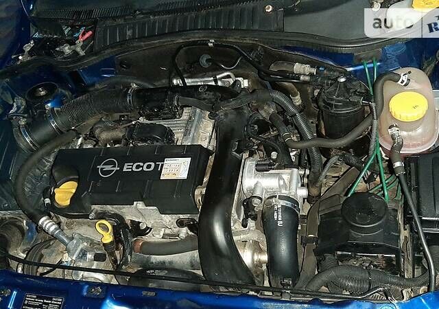 Синій Опель Комбо пас., об'ємом двигуна 1.7 л та пробігом 242 тис. км за 5500 $, фото 1 на Automoto.ua