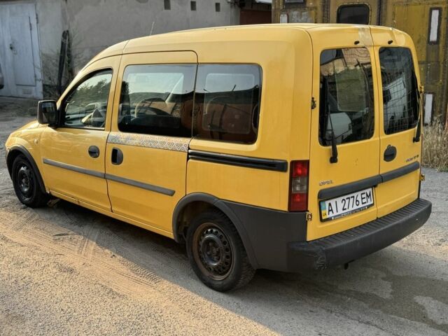 Желтый Опель Комбо груз.-пасс., объемом двигателя 0 л и пробегом 400 тыс. км за 1700 $, фото 3 на Automoto.ua