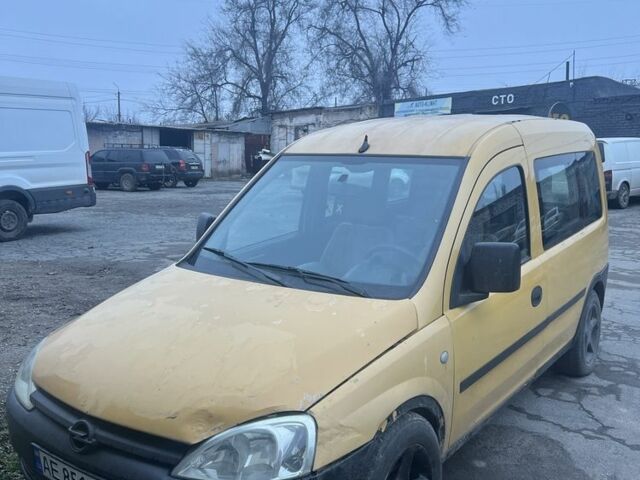 Желтый Опель Комбо груз.-пасс., объемом двигателя 1.3 л и пробегом 220 тыс. км за 2600 $, фото 1 на Automoto.ua