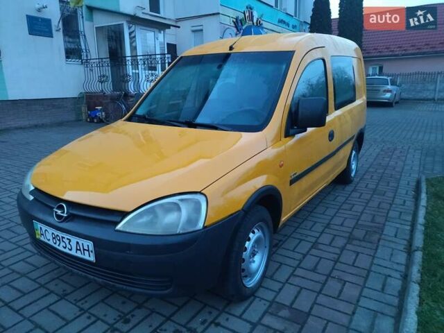 Желтый Опель Комбо груз.-пасс., объемом двигателя 1.7 л и пробегом 302 тыс. км за 3300 $, фото 3 на Automoto.ua