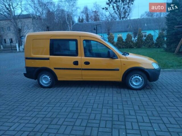 Желтый Опель Комбо груз.-пасс., объемом двигателя 1.7 л и пробегом 302 тыс. км за 3300 $, фото 20 на Automoto.ua