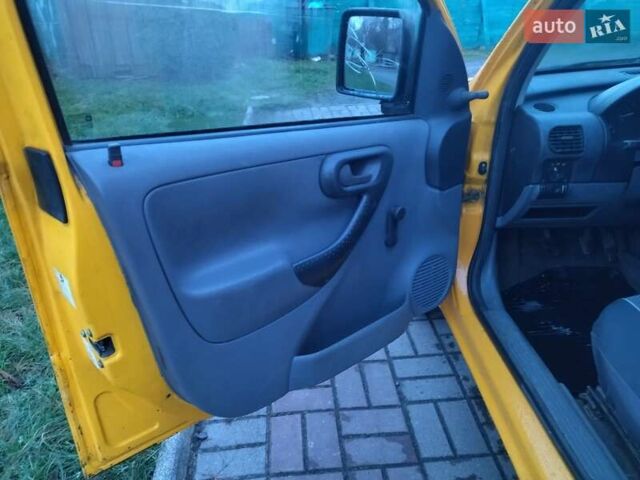 Желтый Опель Комбо груз.-пасс., объемом двигателя 1.7 л и пробегом 302 тыс. км за 3300 $, фото 8 на Automoto.ua