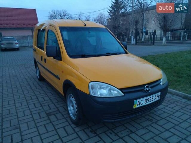 Желтый Опель Комбо груз.-пасс., объемом двигателя 1.7 л и пробегом 302 тыс. км за 3300 $, фото 2 на Automoto.ua