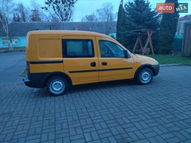 Желтый Опель Комбо груз.-пасс., объемом двигателя 1.7 л и пробегом 302 тыс. км за 3300 $, фото 21 на Automoto.ua