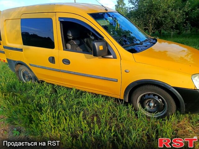 Желтый Опель Комбо груз.-пасс., объемом двигателя 1.7 л и пробегом 379 тыс. км за 3799 $, фото 2 на Automoto.ua