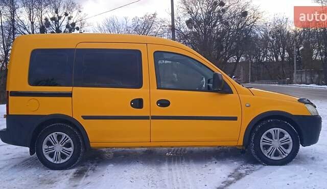 Жовтий Опель Комбо вант.-пас., об'ємом двигуна 1.7 л та пробігом 350 тис. км за 3650 $, фото 1 на Automoto.ua