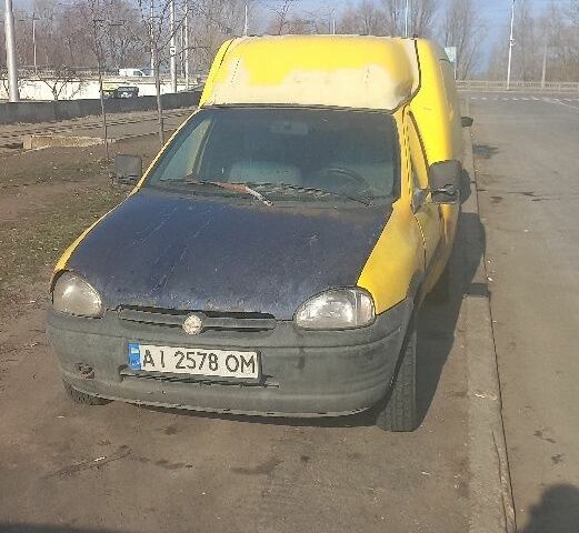 Желтый Опель Комбо груз.-пасс., объемом двигателя 1.7 л и пробегом 1000 тыс. км за 970 $, фото 3 на Automoto.ua