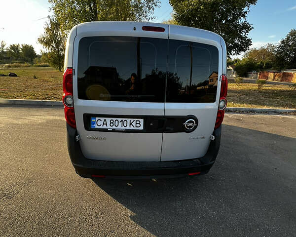 Серый Опель Комбо груз.-пасс., объемом двигателя 1.25 л и пробегом 263 тыс. км за 5600 $, фото 5 на Automoto.ua