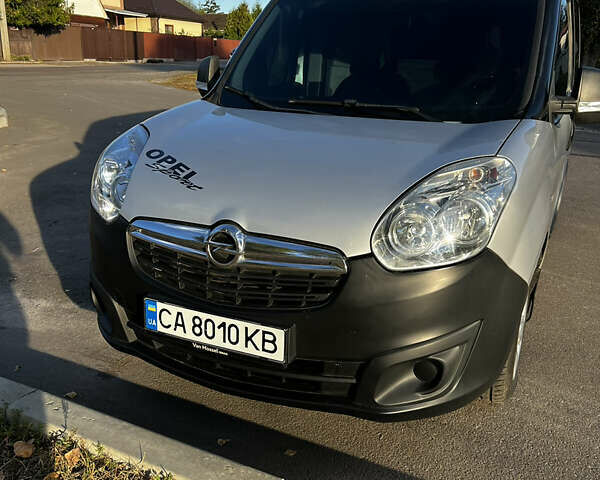 Серый Опель Комбо груз.-пасс., объемом двигателя 1.25 л и пробегом 263 тыс. км за 5600 $, фото 3 на Automoto.ua