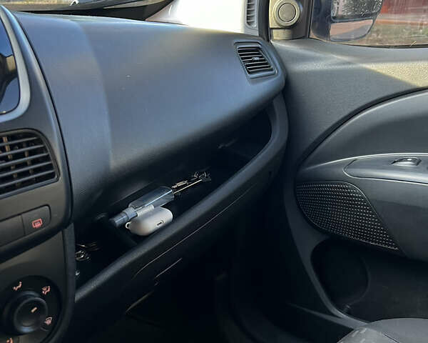 Серый Опель Комбо груз.-пасс., объемом двигателя 1.25 л и пробегом 263 тыс. км за 5600 $, фото 8 на Automoto.ua