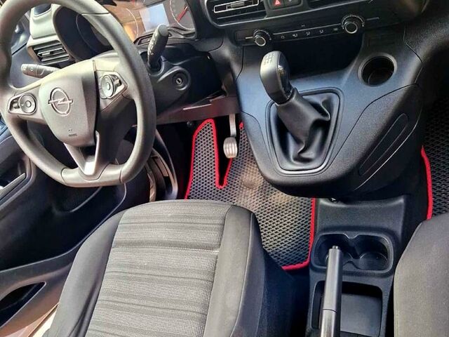 Серый Опель Комбо груз.-пасс., объемом двигателя 1.6 л и пробегом 91 тыс. км за 16200 $, фото 4 на Automoto.ua