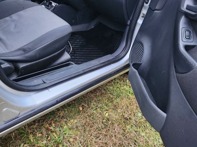 Серый Опель Комбо груз.-пасс., объемом двигателя 1.7 л и пробегом 3 тыс. км за 4900 $, фото 6 на Automoto.ua