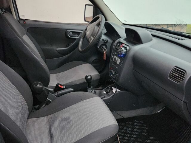 Серый Опель Комбо груз.-пасс., объемом двигателя 1.7 л и пробегом 3 тыс. км за 4900 $, фото 4 на Automoto.ua