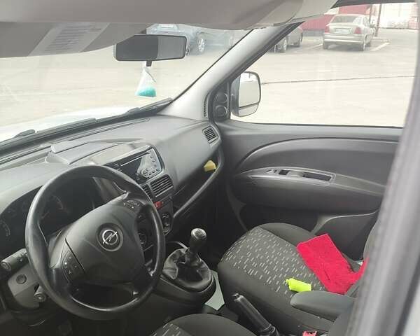 Серый Опель Комбо груз.-пасс., объемом двигателя 0 л и пробегом 240 тыс. км за 6000 $, фото 8 на Automoto.ua