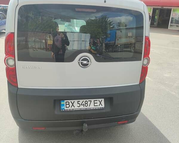 Серый Опель Комбо груз.-пасс., объемом двигателя 0 л и пробегом 240 тыс. км за 6000 $, фото 5 на Automoto.ua