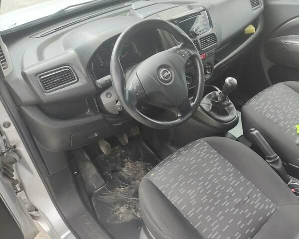 Серый Опель Комбо груз.-пасс., объемом двигателя 0 л и пробегом 240 тыс. км за 6000 $, фото 9 на Automoto.ua