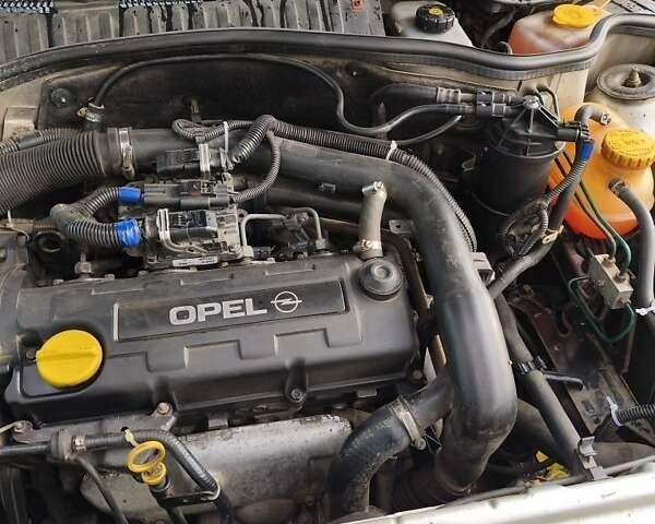 Серый Опель Комбо груз.-пасс., объемом двигателя 1.7 л и пробегом 377 тыс. км за 4000 $, фото 7 на Automoto.ua