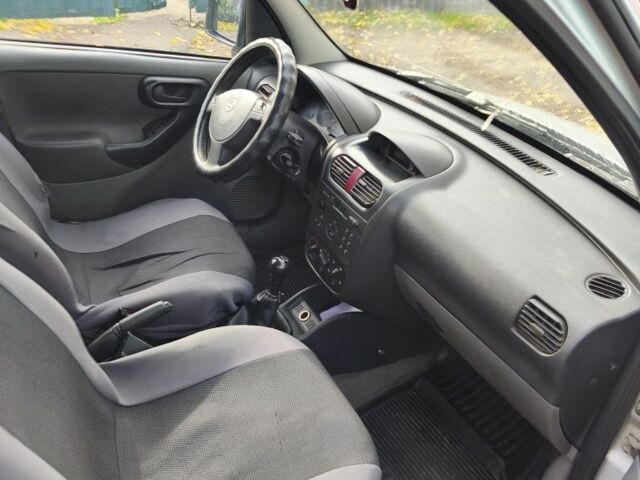 Серый Опель Комбо груз.-пасс., объемом двигателя 1.7 л и пробегом 377 тыс. км за 4000 $, фото 2 на Automoto.ua