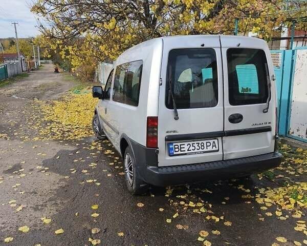 Серый Опель Комбо груз.-пасс., объемом двигателя 1.7 л и пробегом 377 тыс. км за 4000 $, фото 4 на Automoto.ua
