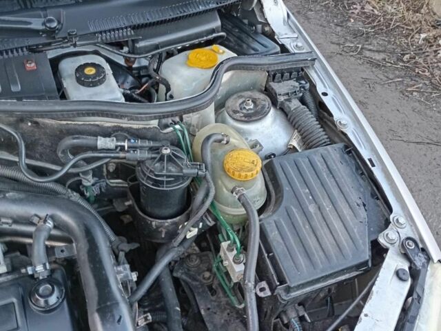 Серый Опель Комбо груз.-пасс., объемом двигателя 1.7 л и пробегом 230 тыс. км за 3100 $, фото 8 на Automoto.ua