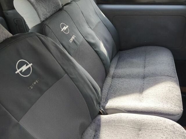 Серый Опель Комбо груз.-пасс., объемом двигателя 1.7 л и пробегом 377 тыс. км за 4000 $, фото 6 на Automoto.ua