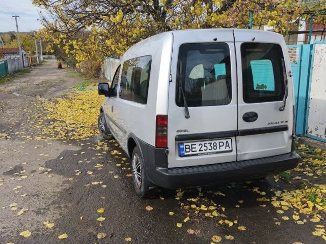 Серый Опель Комбо груз.-пасс., объемом двигателя 1.7 л и пробегом 377 тыс. км за 4000 $, фото 5 на Automoto.ua