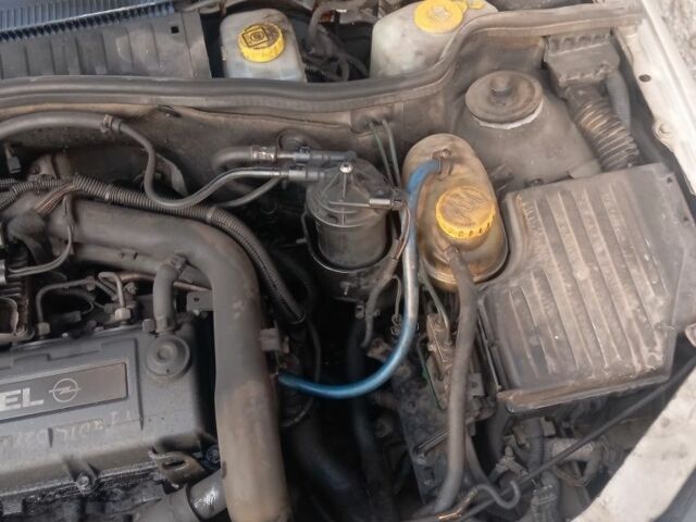 Серый Опель Комбо груз.-пасс., объемом двигателя 7 л и пробегом 350 тыс. км за 1000 $, фото 2 на Automoto.ua