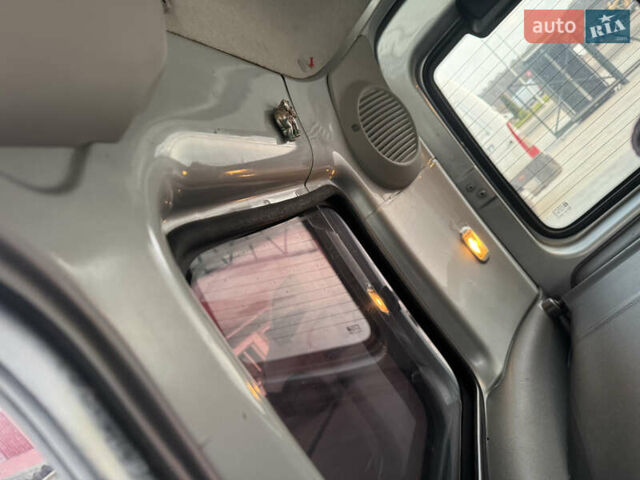 Серый Опель Комбо груз.-пасс., объемом двигателя 1.6 л и пробегом 270 тыс. км за 4300 $, фото 13 на Automoto.ua