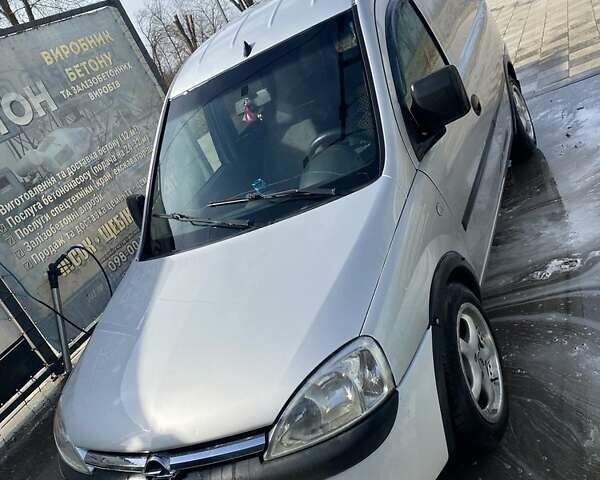Серый Опель Комбо груз.-пасс., объемом двигателя 1.7 л и пробегом 300 тыс. км за 2700 $, фото 5 на Automoto.ua