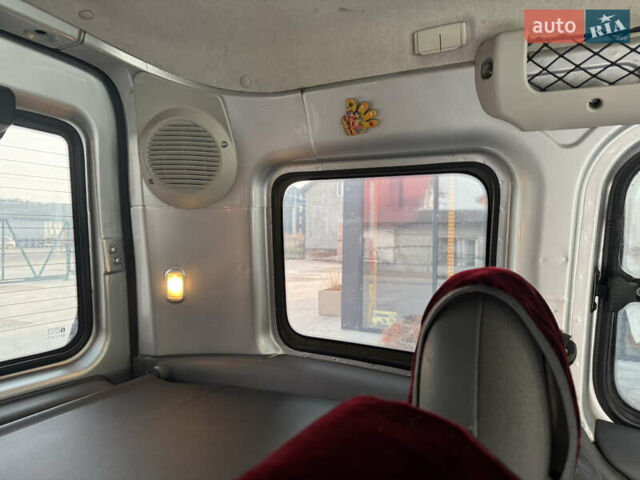 Серый Опель Комбо груз.-пасс., объемом двигателя 1.6 л и пробегом 270 тыс. км за 4300 $, фото 11 на Automoto.ua