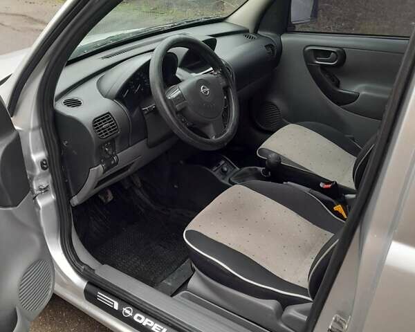 Серый Опель Комбо груз.-пасс., объемом двигателя 1.69 л и пробегом 175 тыс. км за 4200 $, фото 11 на Automoto.ua