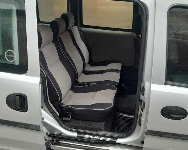 Серый Опель Комбо груз.-пасс., объемом двигателя 1.69 л и пробегом 175 тыс. км за 4200 $, фото 7 на Automoto.ua