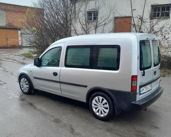 Серый Опель Комбо груз.-пасс., объемом двигателя 1.69 л и пробегом 175 тыс. км за 4200 $, фото 5 на Automoto.ua