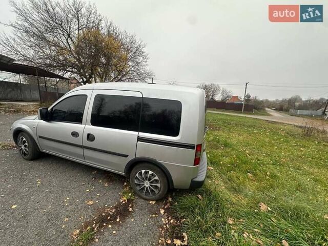 Серый Опель Комбо груз.-пасс., объемом двигателя 1.4 л и пробегом 188 тыс. км за 4999 $, фото 4 на Automoto.ua