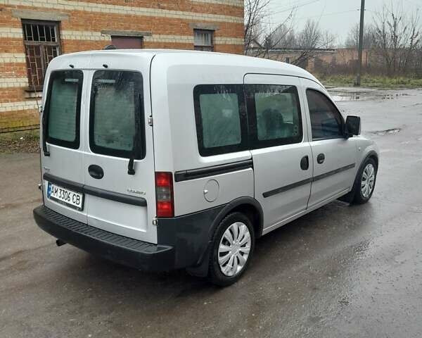 Серый Опель Комбо груз.-пасс., объемом двигателя 1.69 л и пробегом 175 тыс. км за 4200 $, фото 3 на Automoto.ua