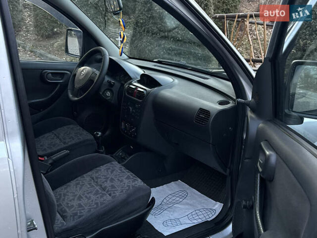 Серый Опель Комбо груз.-пасс., объемом двигателя 1.6 л и пробегом 218 тыс. км за 3600 $, фото 30 на Automoto.ua