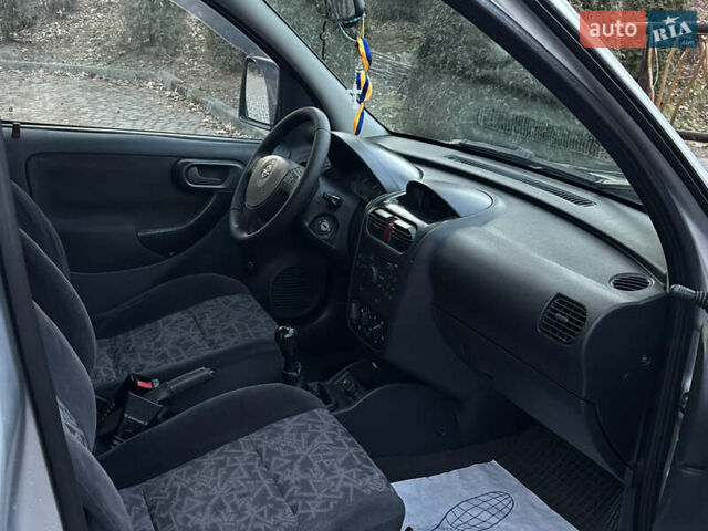 Серый Опель Комбо груз.-пасс., объемом двигателя 1.6 л и пробегом 218 тыс. км за 3600 $, фото 29 на Automoto.ua