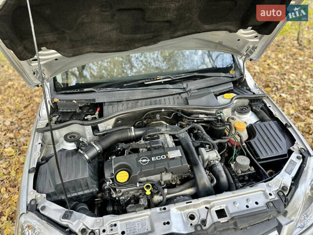 Серый Опель Комбо груз.-пасс., объемом двигателя 1.7 л и пробегом 230 тыс. км за 4900 $, фото 6 на Automoto.ua