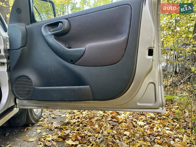 Серый Опель Комбо груз.-пасс., объемом двигателя 1.7 л и пробегом 230 тыс. км за 4900 $, фото 13 на Automoto.ua