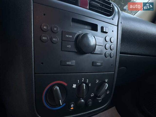 Серый Опель Комбо груз.-пасс., объемом двигателя 1.6 л и пробегом 218 тыс. км за 3600 $, фото 26 на Automoto.ua