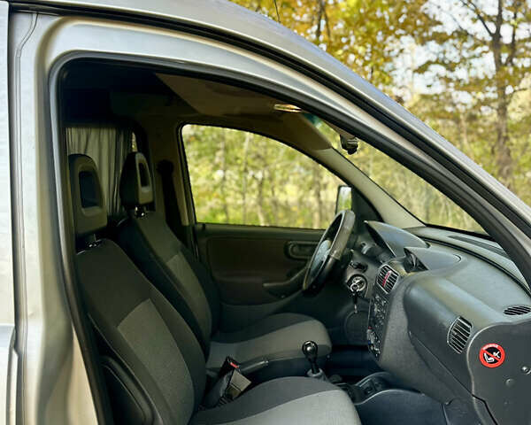 Серый Опель Комбо груз.-пасс., объемом двигателя 1.7 л и пробегом 230 тыс. км за 4900 $, фото 36 на Automoto.ua