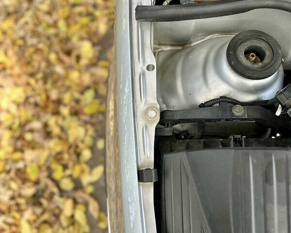 Серый Опель Комбо груз.-пасс., объемом двигателя 1.7 л и пробегом 230 тыс. км за 4900 $, фото 2 на Automoto.ua