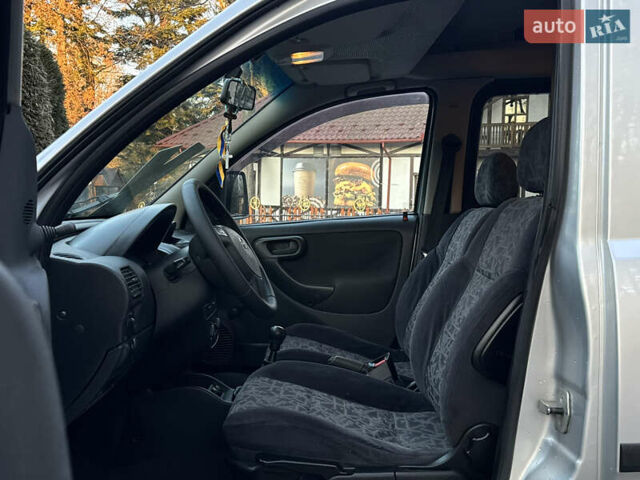 Серый Опель Комбо груз.-пасс., объемом двигателя 1.6 л и пробегом 218 тыс. км за 3600 $, фото 23 на Automoto.ua