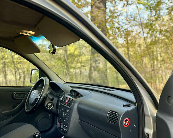 Серый Опель Комбо груз.-пасс., объемом двигателя 1.7 л и пробегом 230 тыс. км за 4900 $, фото 35 на Automoto.ua