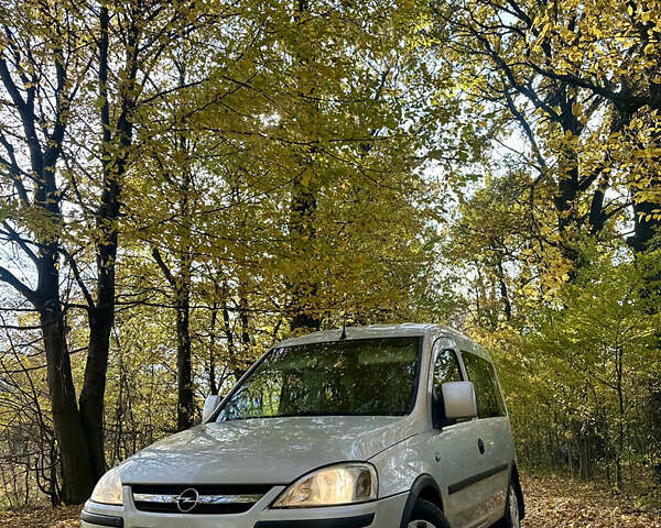 Серый Опель Комбо груз.-пасс., объемом двигателя 1.7 л и пробегом 230 тыс. км за 4900 $, фото 18 на Automoto.ua