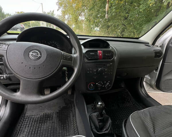 Серый Опель Комбо груз.-пасс., объемом двигателя 1.7 л и пробегом 192 тыс. км за 4999 $, фото 10 на Automoto.ua