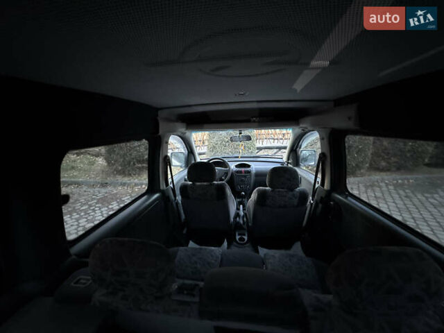 Серый Опель Комбо груз.-пасс., объемом двигателя 1.6 л и пробегом 218 тыс. км за 3600 $, фото 42 на Automoto.ua