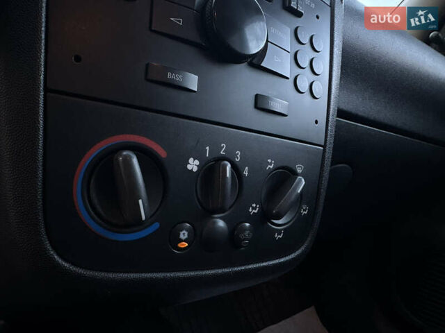 Серый Опель Комбо груз.-пасс., объемом двигателя 1.6 л и пробегом 218 тыс. км за 3600 $, фото 27 на Automoto.ua