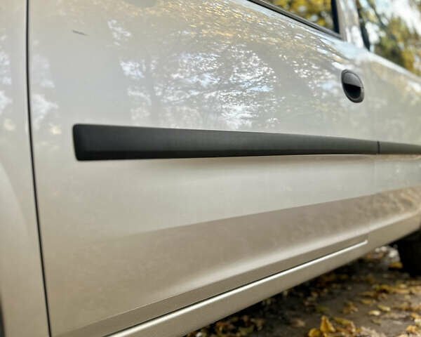 Серый Опель Комбо груз.-пасс., объемом двигателя 1.7 л и пробегом 230 тыс. км за 4900 $, фото 25 на Automoto.ua