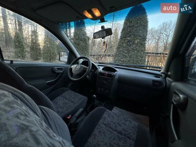 Серый Опель Комбо груз.-пасс., объемом двигателя 1.6 л и пробегом 230 тыс. км за 3800 $, фото 39 на Automoto.ua